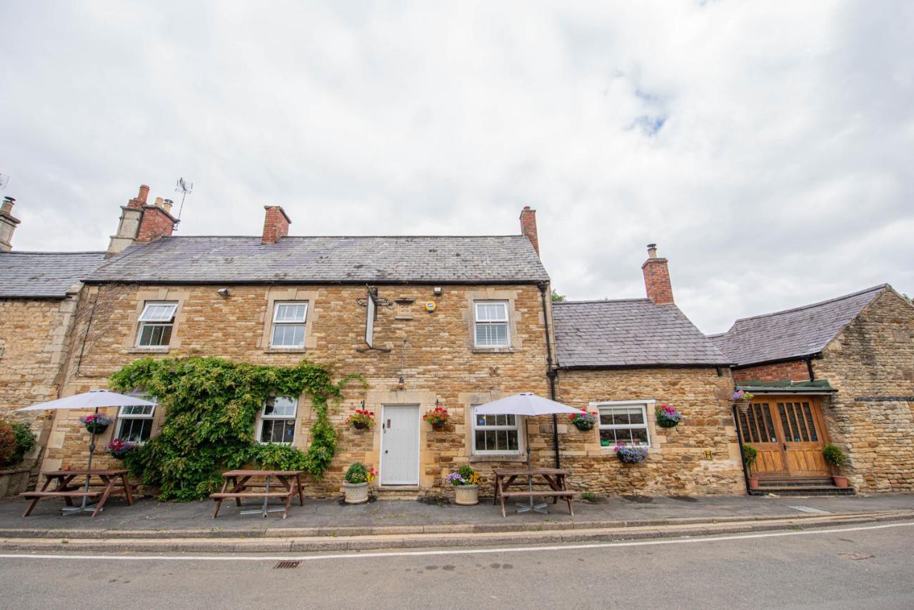 The George & Dragon Country Inn Seaton エクステリア 写真